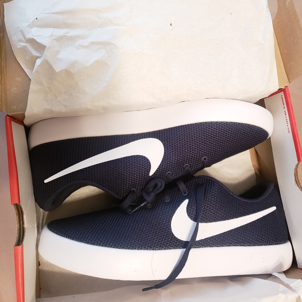 Nike Essentialist